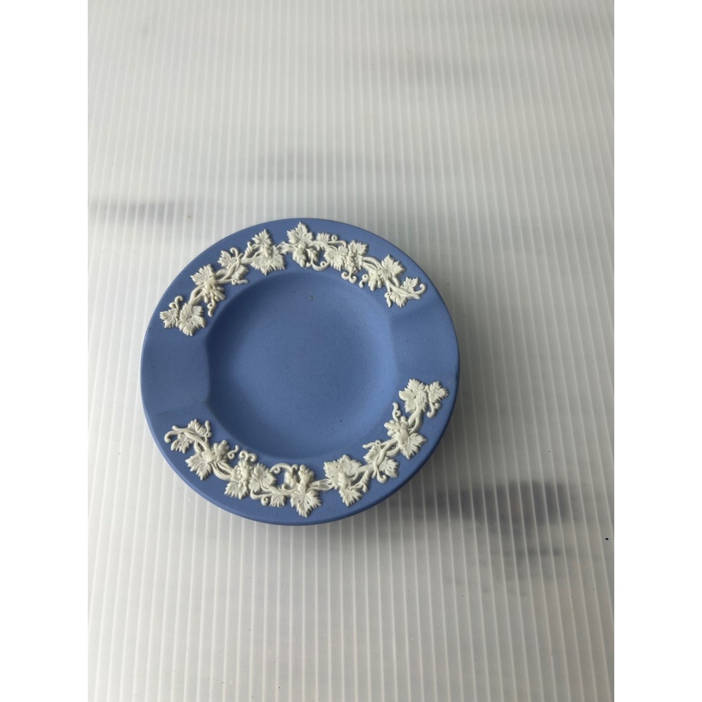 Wedgwood Blue Jasperware Ashtray White Grapevine Embossed Made in England 70